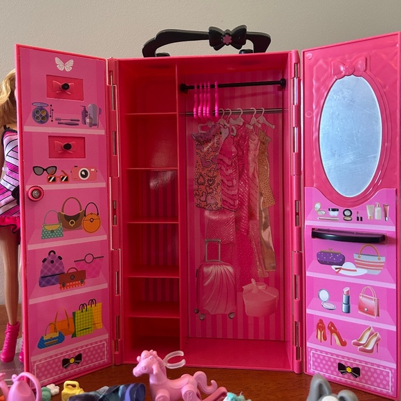 Barbie doll lot with closet - Picture 7 of 9